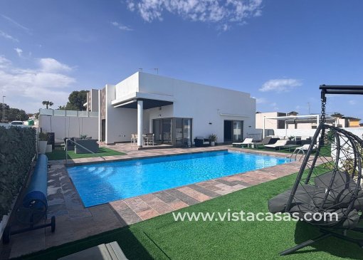 Villa - Sale - Villamartin - V-16920
