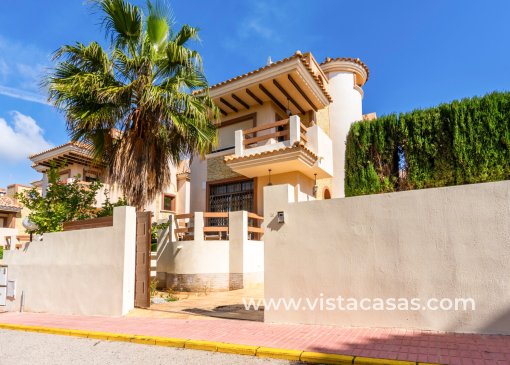 Villa - Sale - Villamartin - V-42582