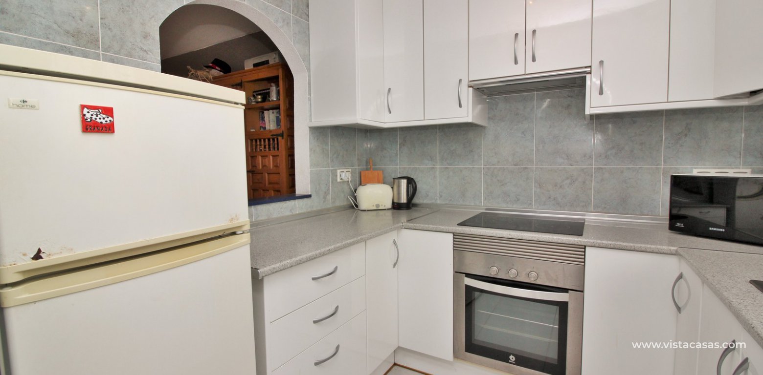Townhouse for sale La Rosaleda Torrevieja fitted kitchen