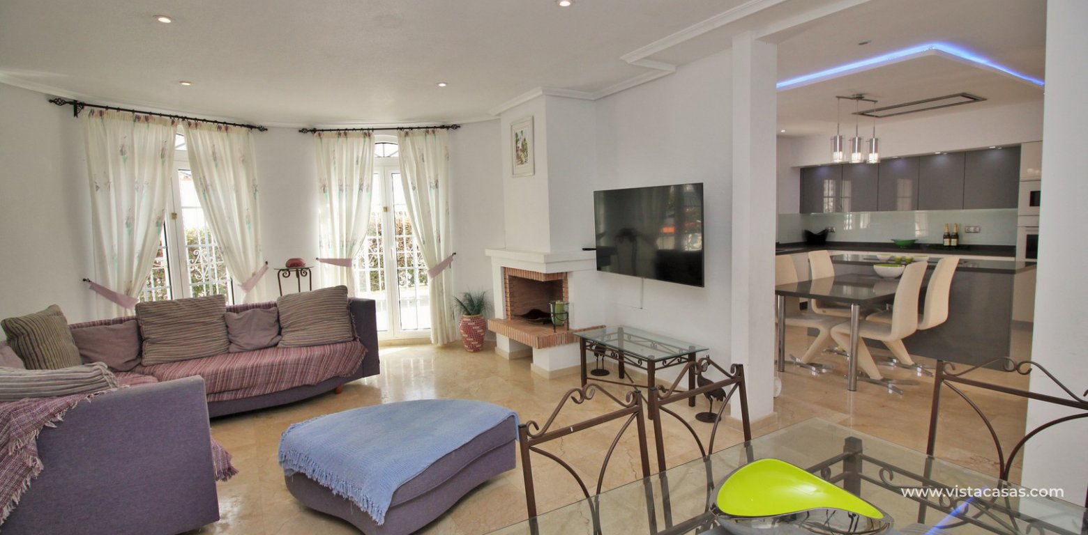 Villa with private pool for sale R3 Las Violetas Villamartin living dining area