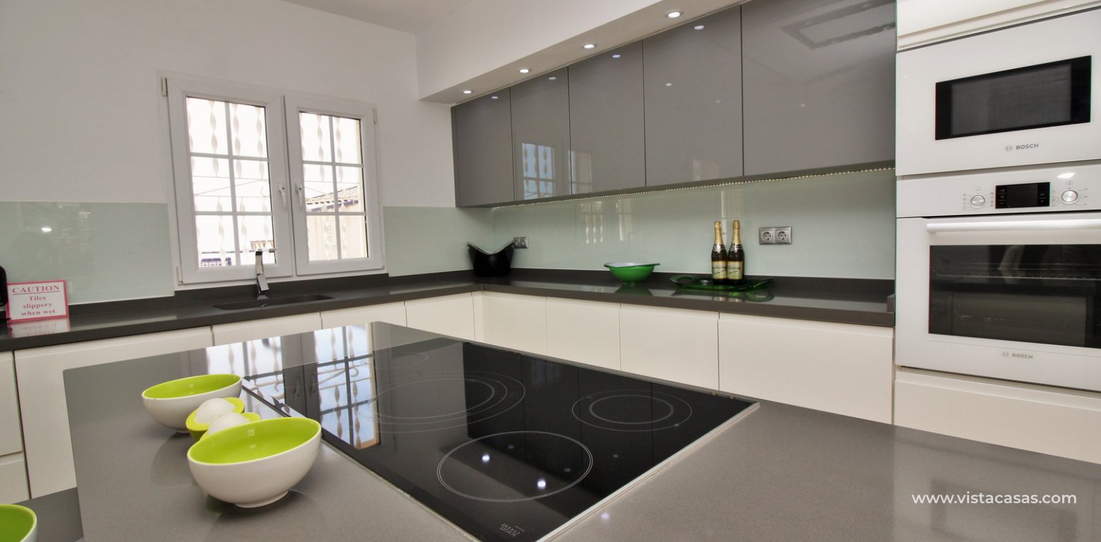 Villa with private pool for sale R3 Las Violetas Villamartin kitchen 2