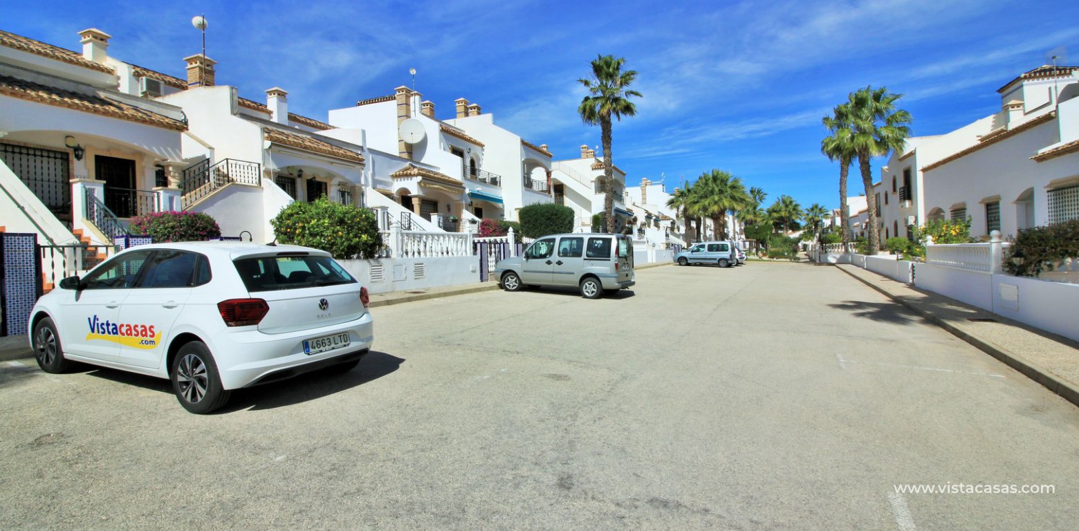 Villa with private pool for sale R3 Las Violetas Villamartin communal parking