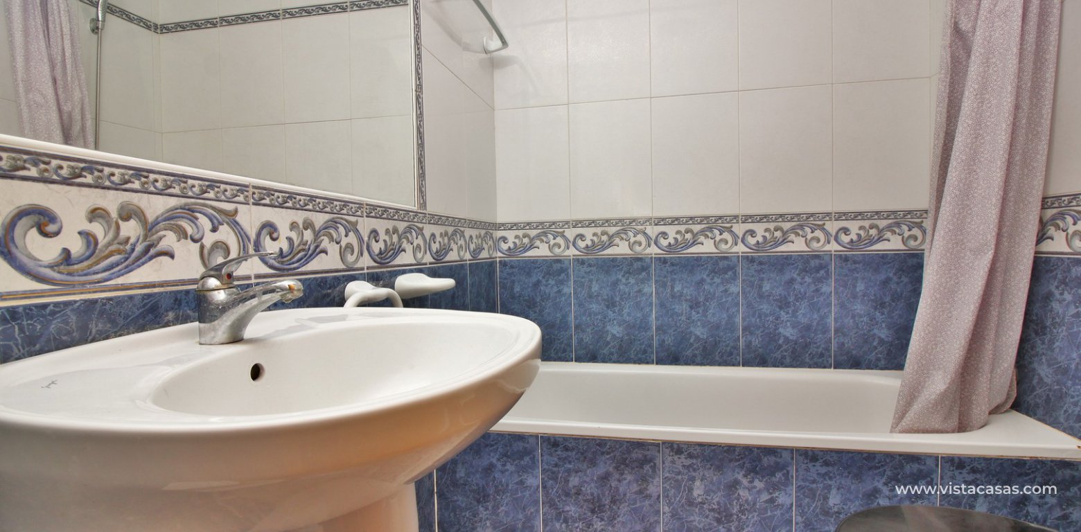 South facing ground floor apartment for sale in Villamartin bathroom