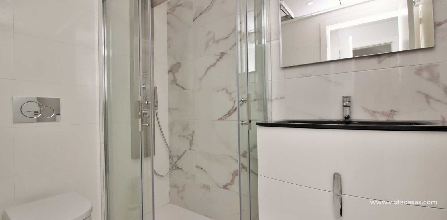 Townhouse for sale El Manantial Los Dolses master bedroom en-suite