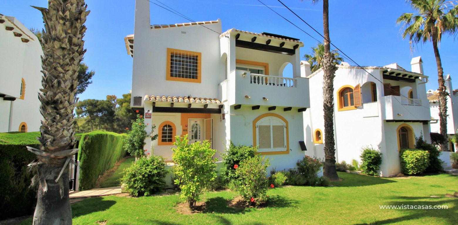 Detached villa for sale overlooking the golf course Fortuna II Villamartin exterior