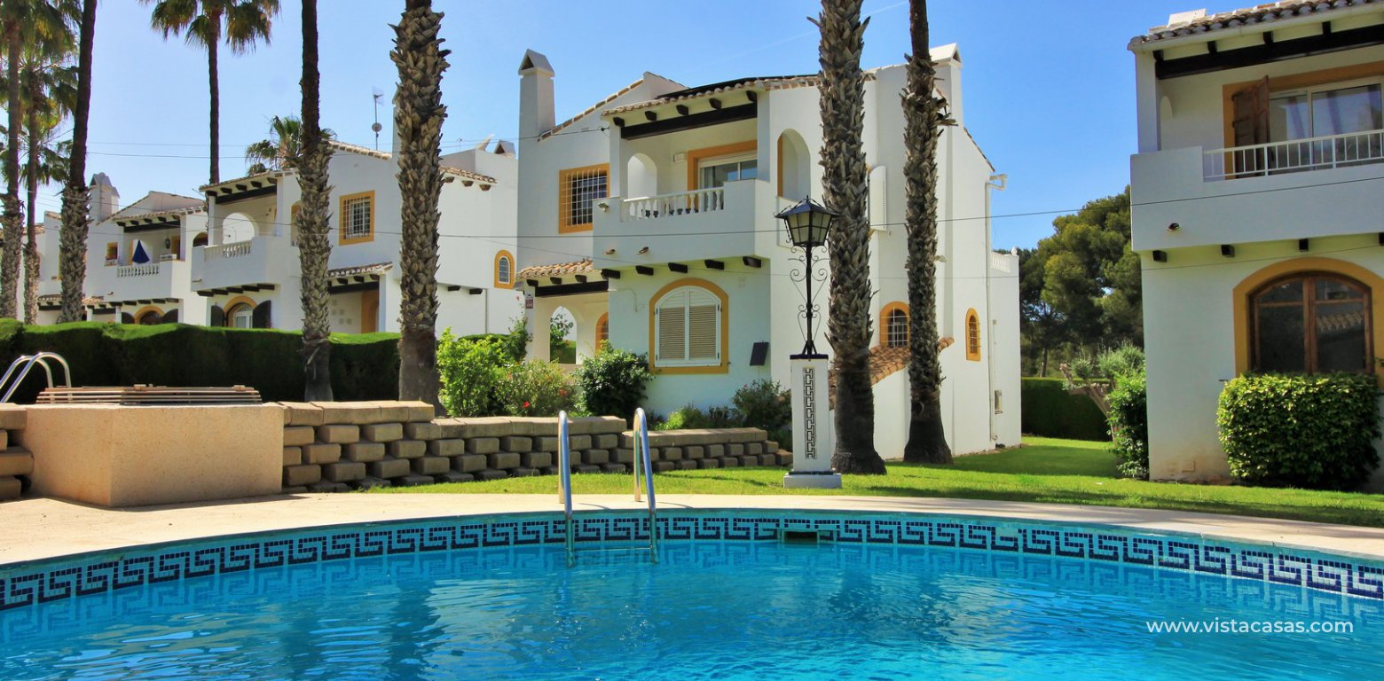 Detached villa for sale overlooking the golf course Fortuna II Villamartin overlooking the pool