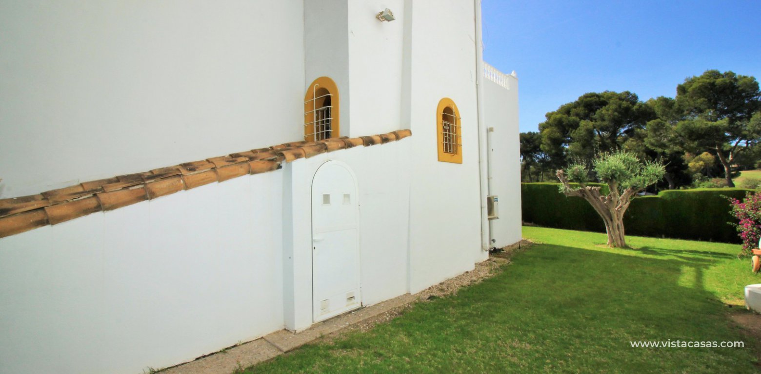 Detached villa for sale overlooking the golf course Fortuna II Villamartin underbuild entrance