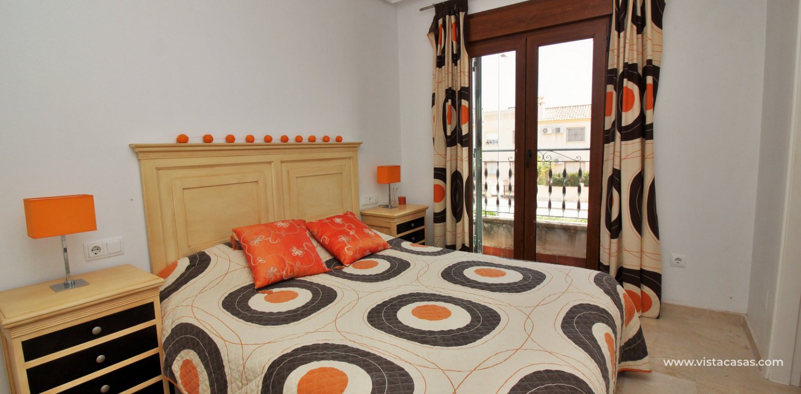 Top floor apartment overlooking the pool for sale M3 Pau 8 Villamartin master bedroom