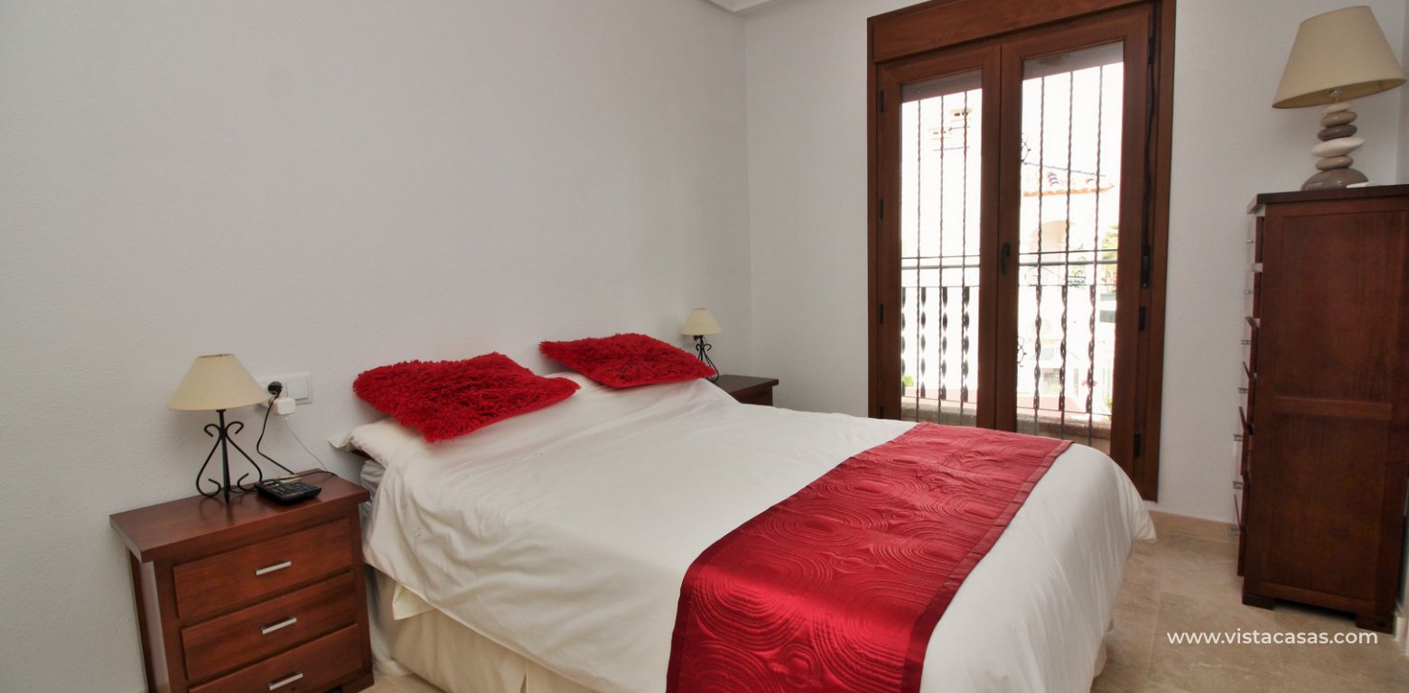 South facing top floor apartment for sale M7 Pau 8 Villamartin master bedroom