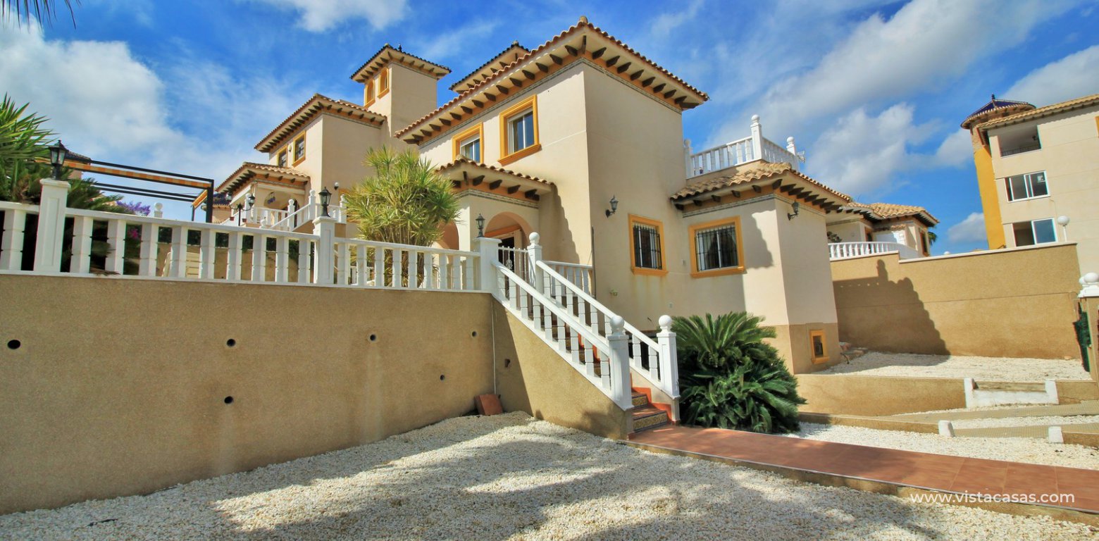 Detached villa with garage for sale Pinada Golf I Villamartin garden room for pool