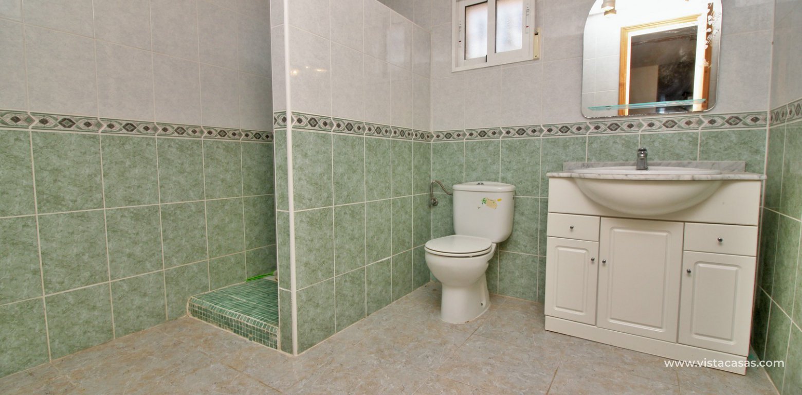 Detached villa with garage for sale Pinada Golf I Villamartin garage bathroom