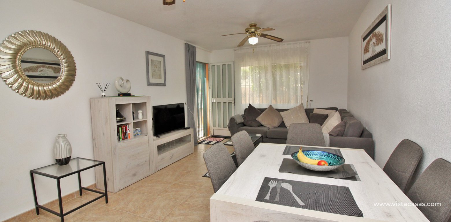 Detached 3 bedroom villa overlooking the pool for sale Torregolf I Villamartin lounge 2