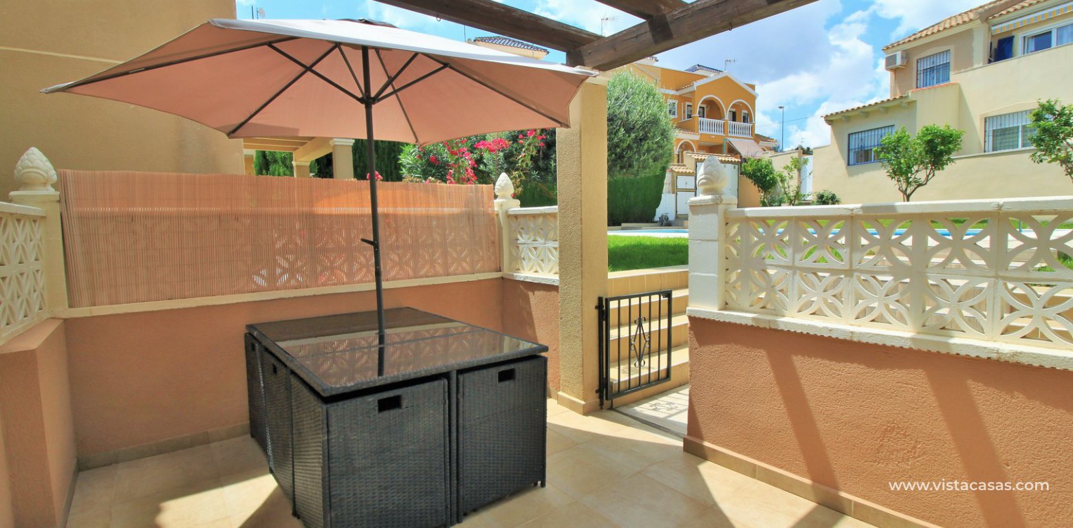 vDetached 3 bedroom villa overlooking the pool for sale Torregolf I Villamartin front garden