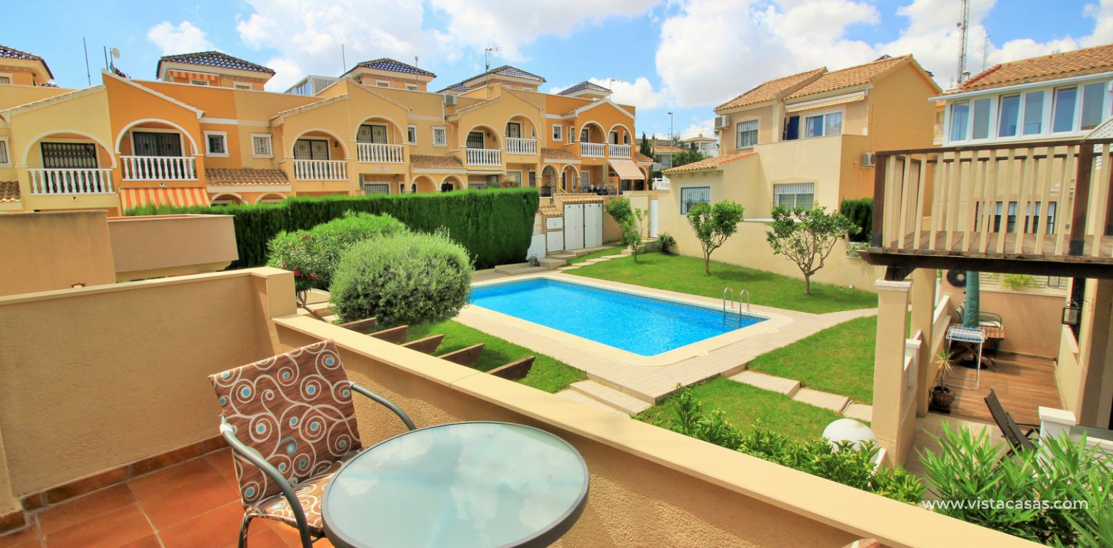 Detached 3 bedroom villa overlooking the pool for sale Torregolf I Villamartin pool view