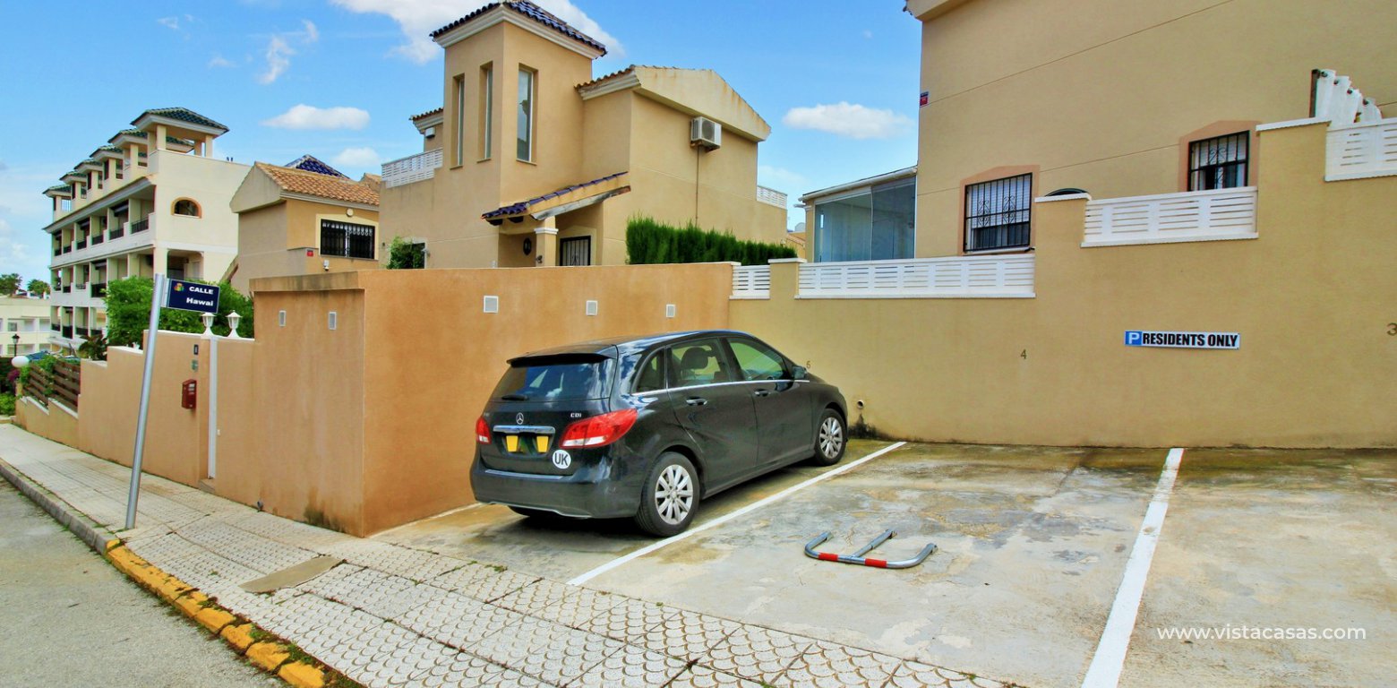 Detached 3 bedroom villa overlooking the pool for sale Torregolf I Villamartin parking