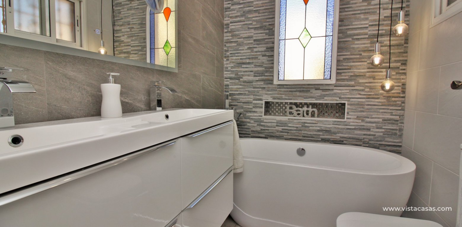 Resale - Villa - Villamartin