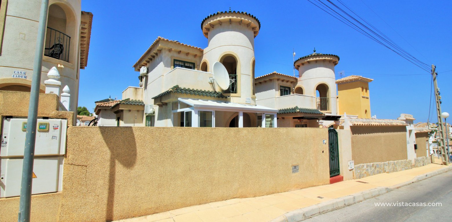 Detached villa with private pool for sale Villamartin exterior