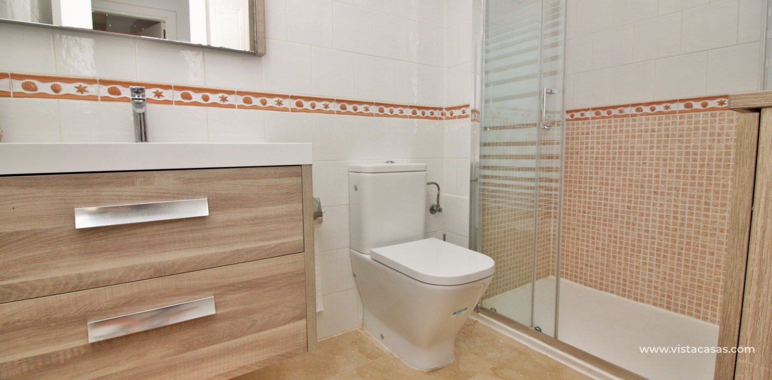 Top floor apartment for sale R4 Las Violetas Villamartin bathroom