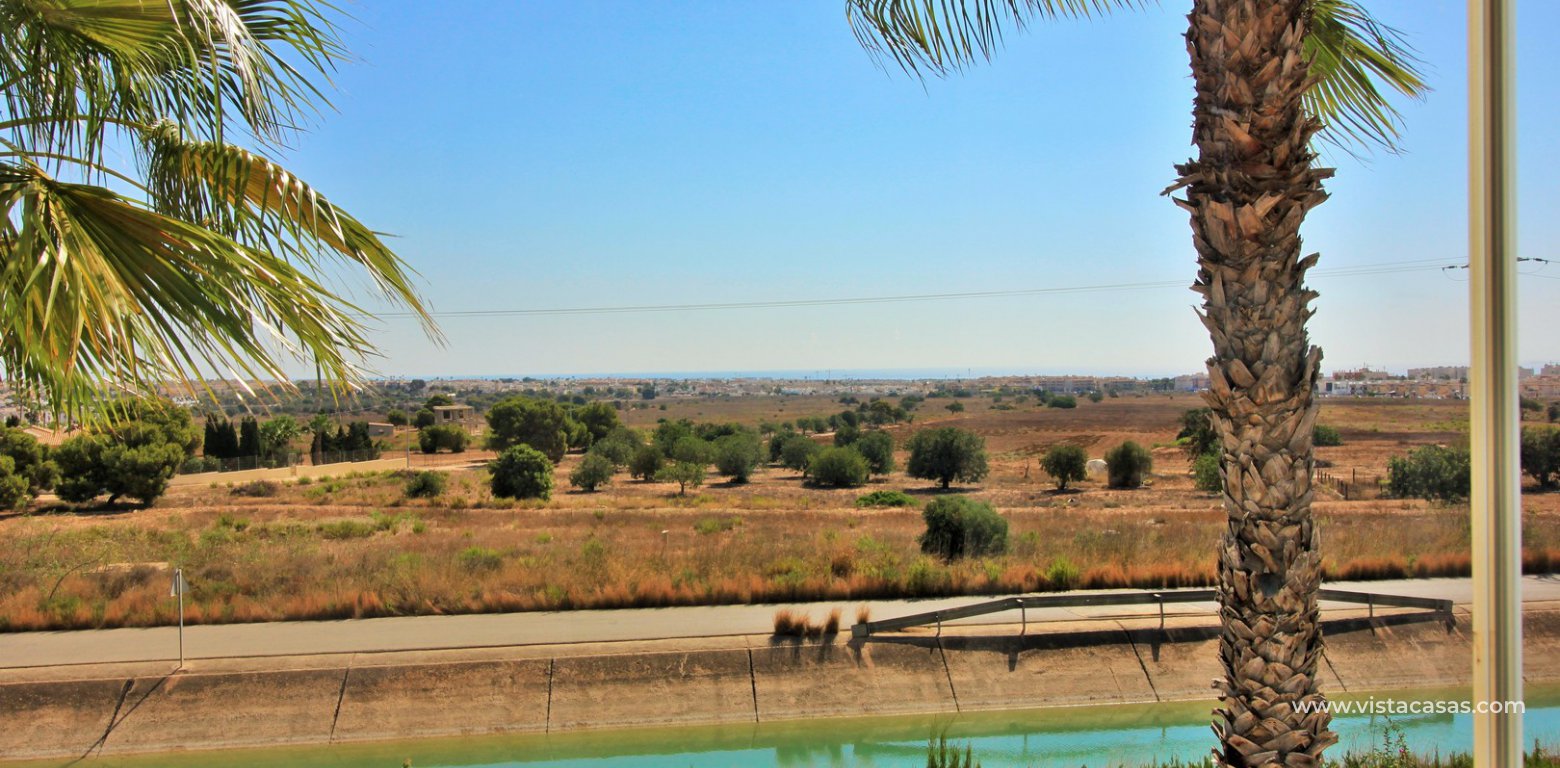 Top floor apartment for sale R4 Las Violetas Villamartin overlooking the canal