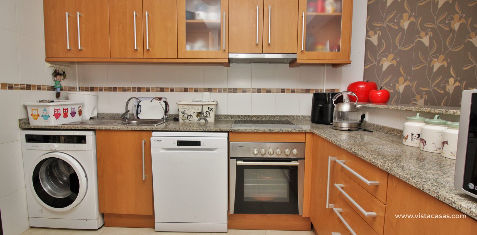 3 bedroom villa for sale overlooking the pool El Palmeral Pau 8 Villamartin kitchen 2