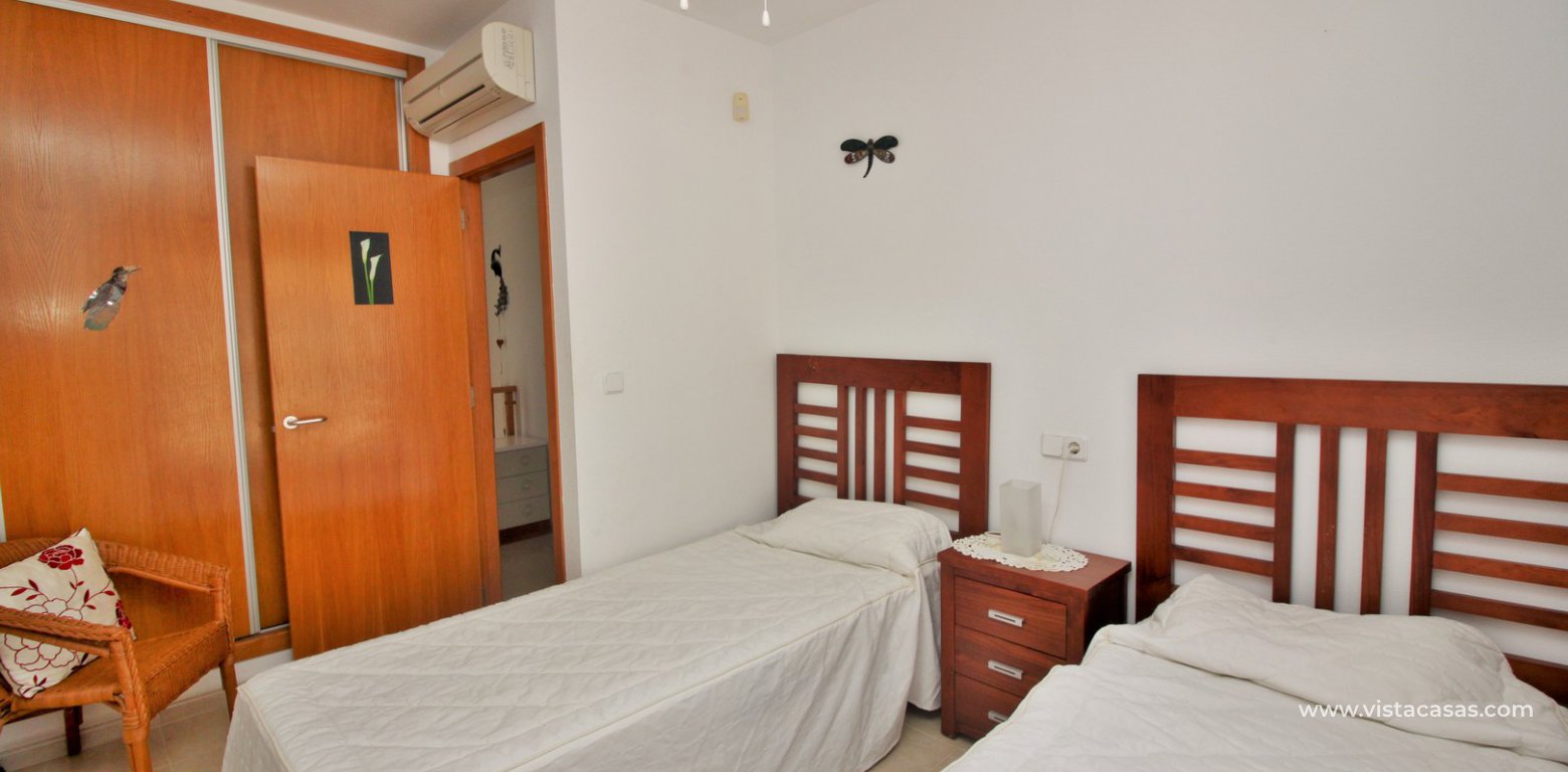 3 bedroom villa for sale overlooking the pool El Palmeral Pau 8 Villamartin twin bedroom fitted wardrobes