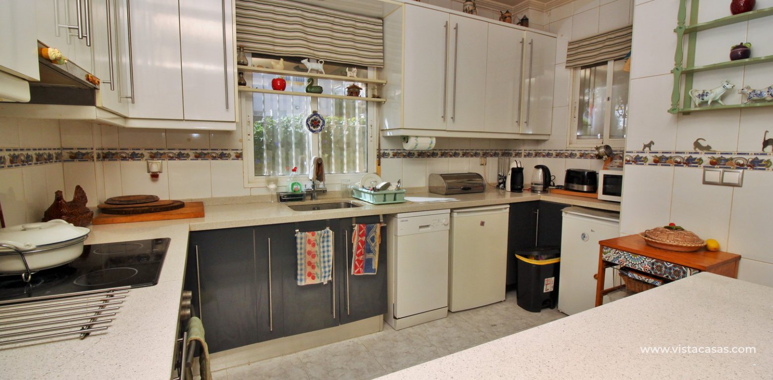 Detached villa for sale Pinada Golf Villamartin kitchen 2