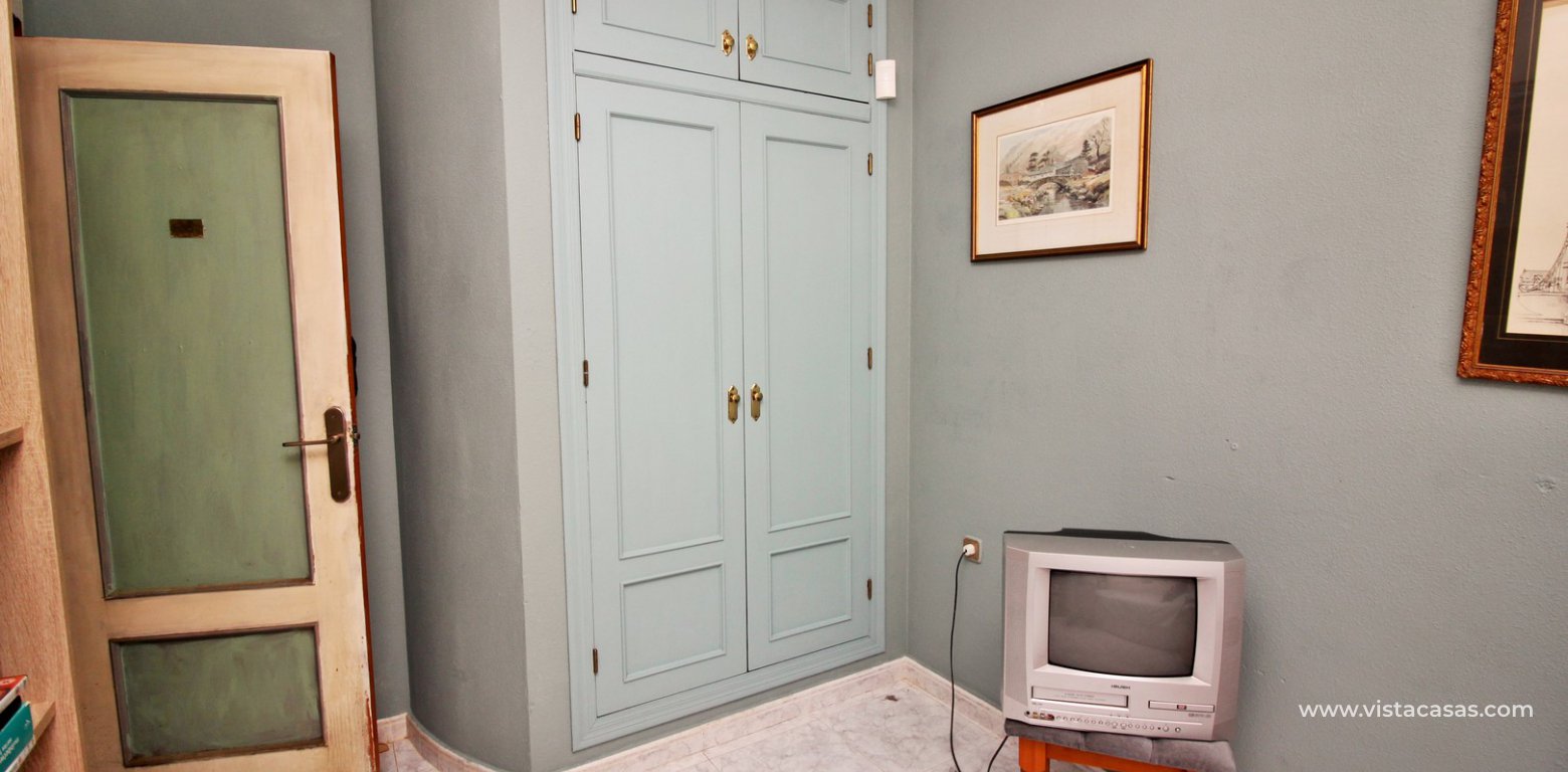 Detached villa for sale Pinada Golf Villamartin twin bedroom fitted wardrobes