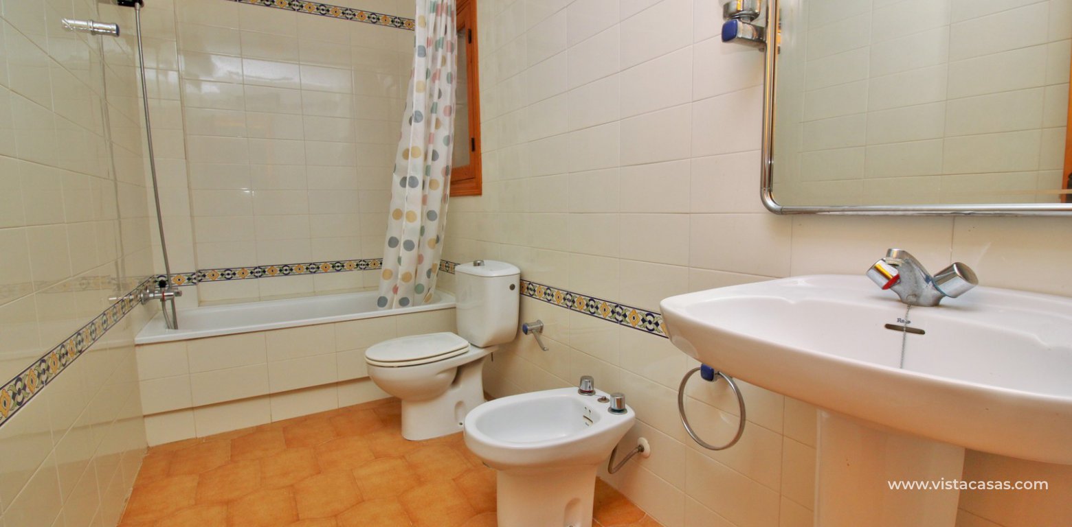 Apartment for sale in the Villamartin Plaza bathroom