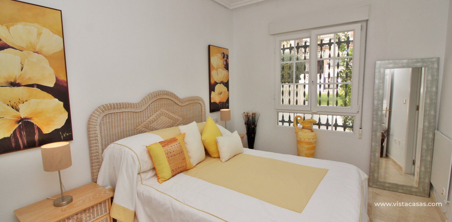Ground floor apartment for sale R3 Las Violetas Villamartin master bedroom