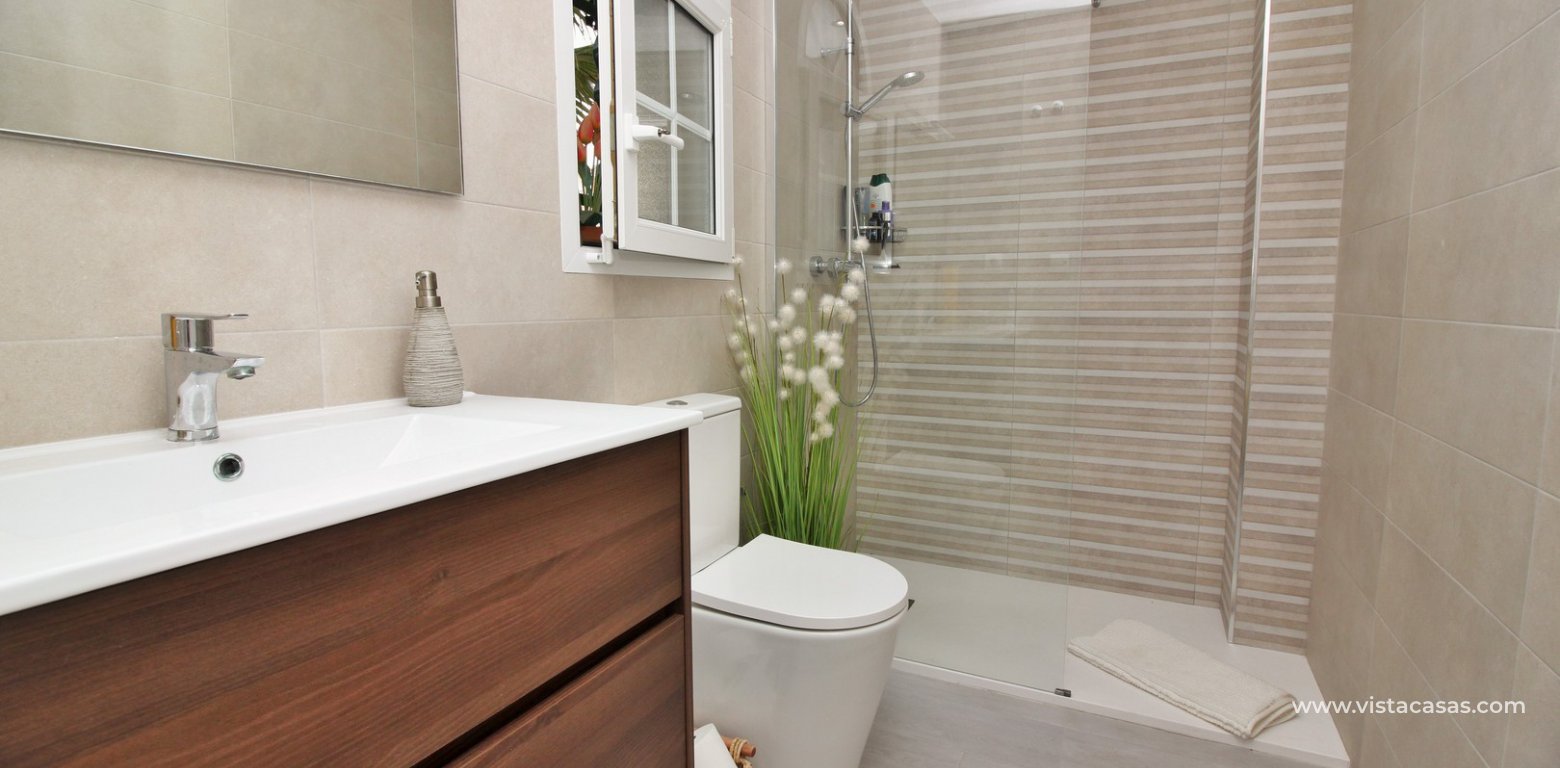 Ground floor apartment for sale R3 Las Violetas Villamartin ensuite bathroom modern