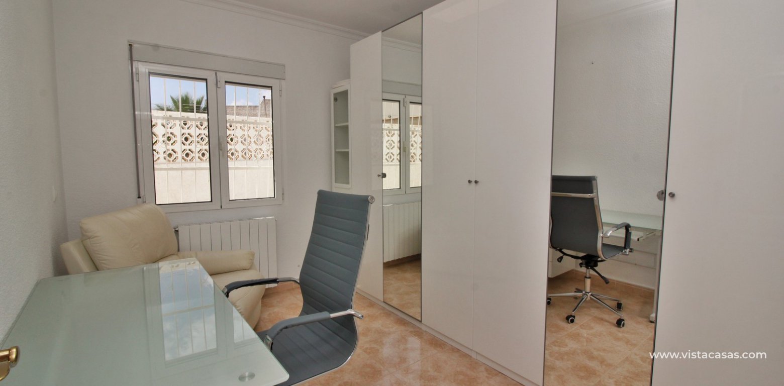 Detached villa with underbuild for sale in Villamartin twin bedroom