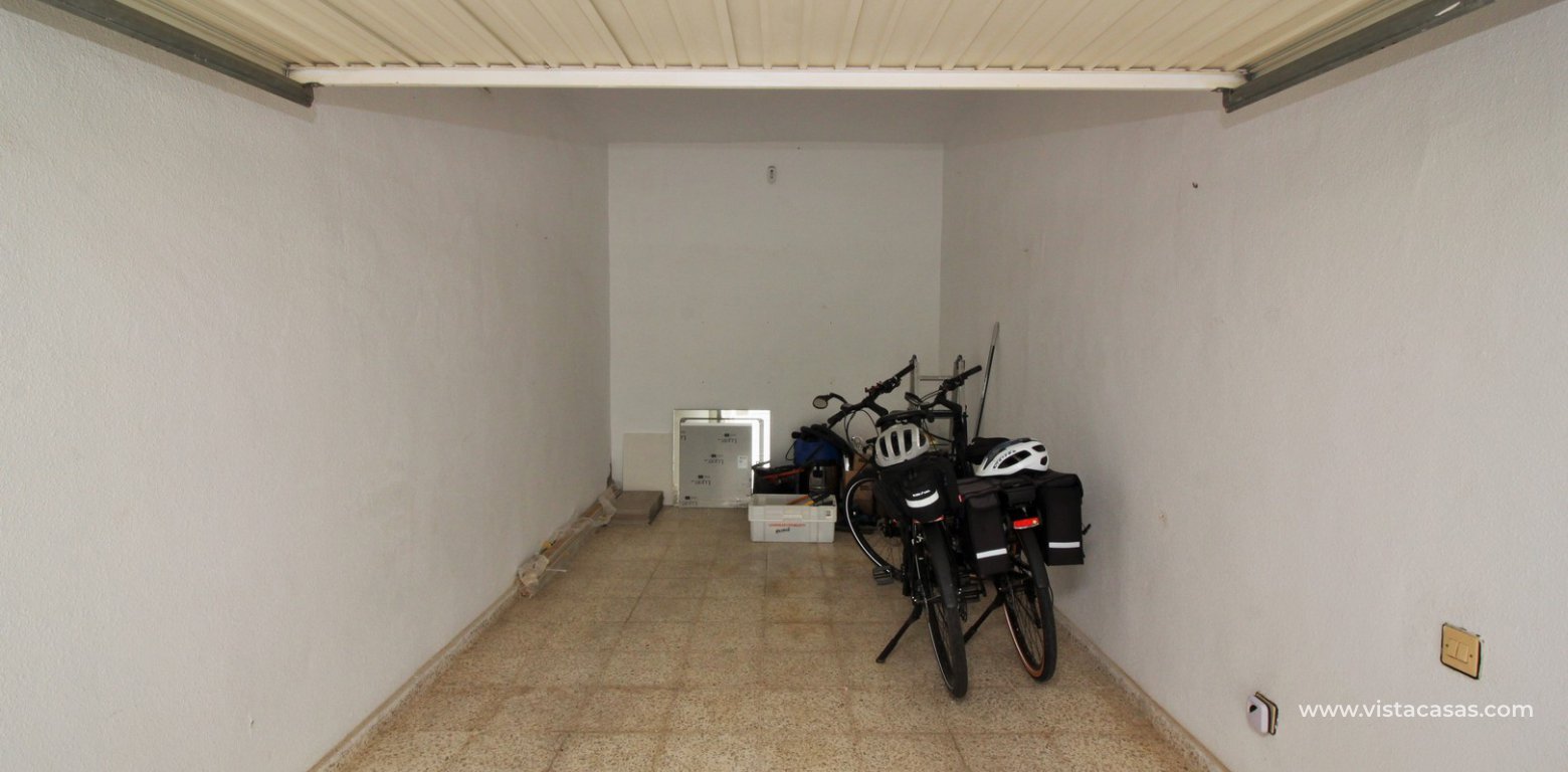 Detached villa with underbuild for sale in Villamartin garage