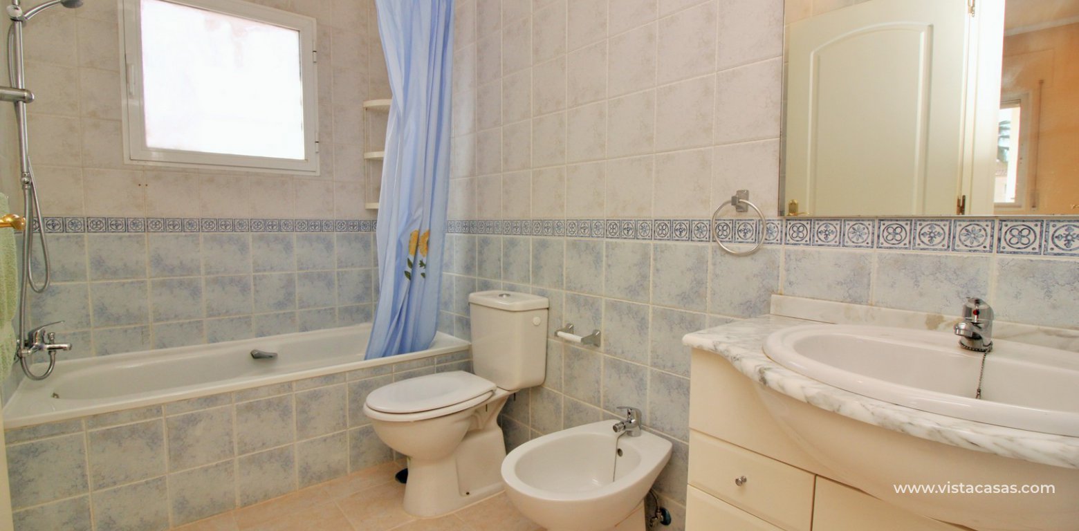quad house for sale Avalon Pau 8 Villamartin bathroom