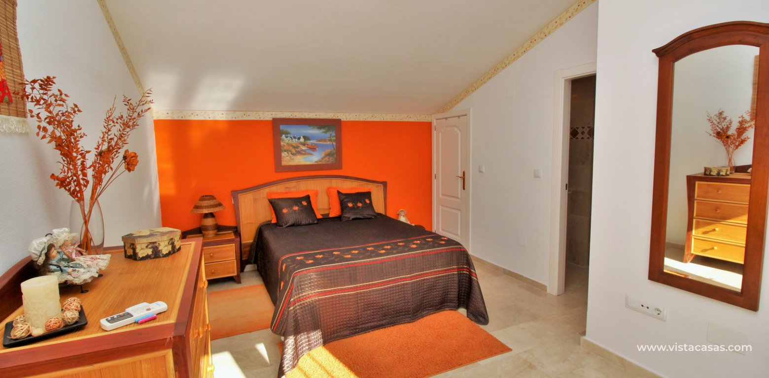 Buhardilla townhouse for sale Pau 8 Villamartin master bedroom