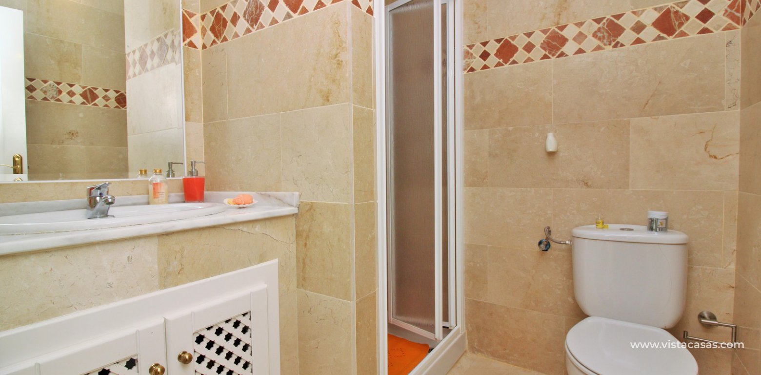 Buhardilla townhouse for sale Pau 8 Villamartin ensuite bathroom