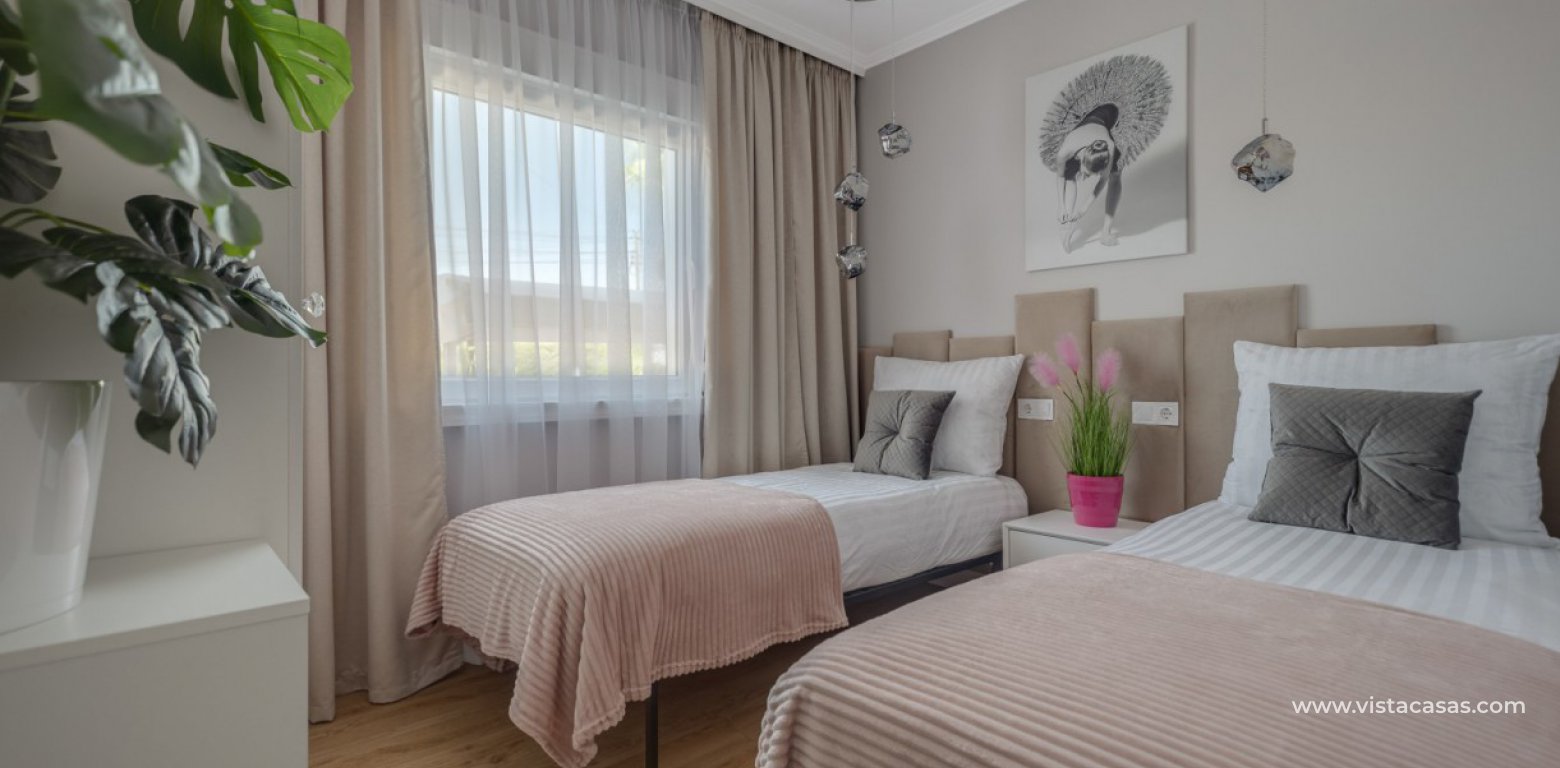 Resale - Villa - Torrevieja - El Chaparral