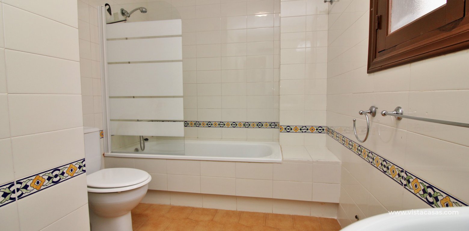 Apartment for sale Villamartin Plaza Tourist Licence bathroom 2