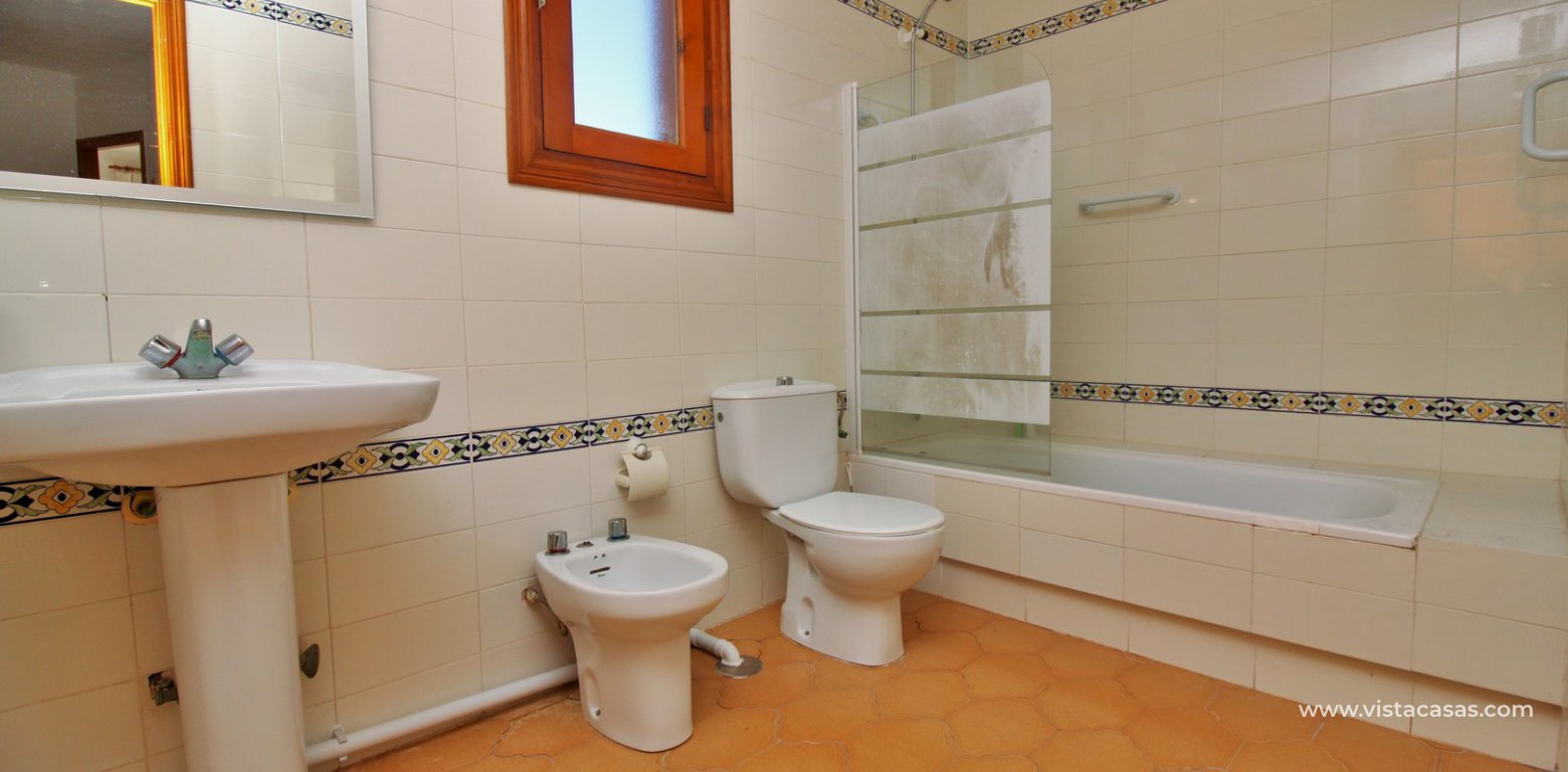 South facing apartment for sale Villamartin Plaza bathroom
