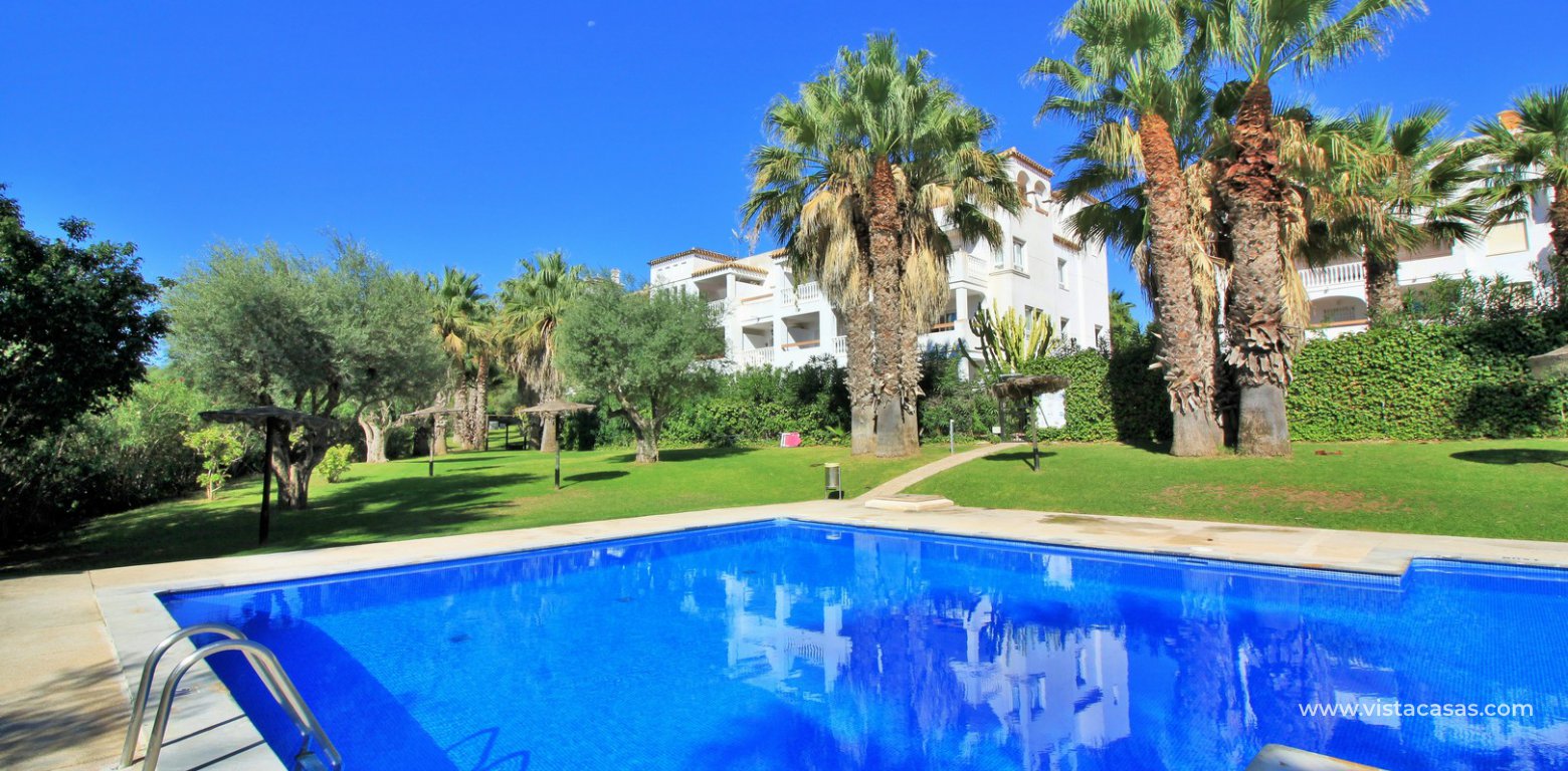 Apartment for sale overlooking the Villamartin golf course swimming pool