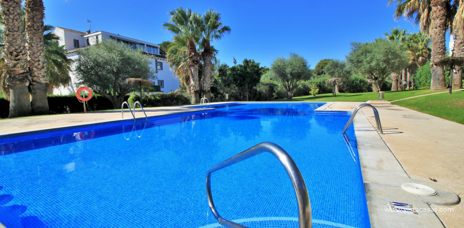 Apartment for sale overlooking the Villamartin golf course communal pool