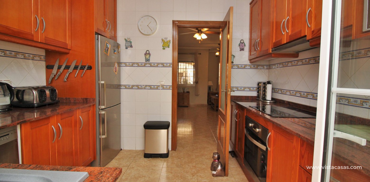 3 bedroom townhouse for sale Entregolf Villamartin kitchen 4