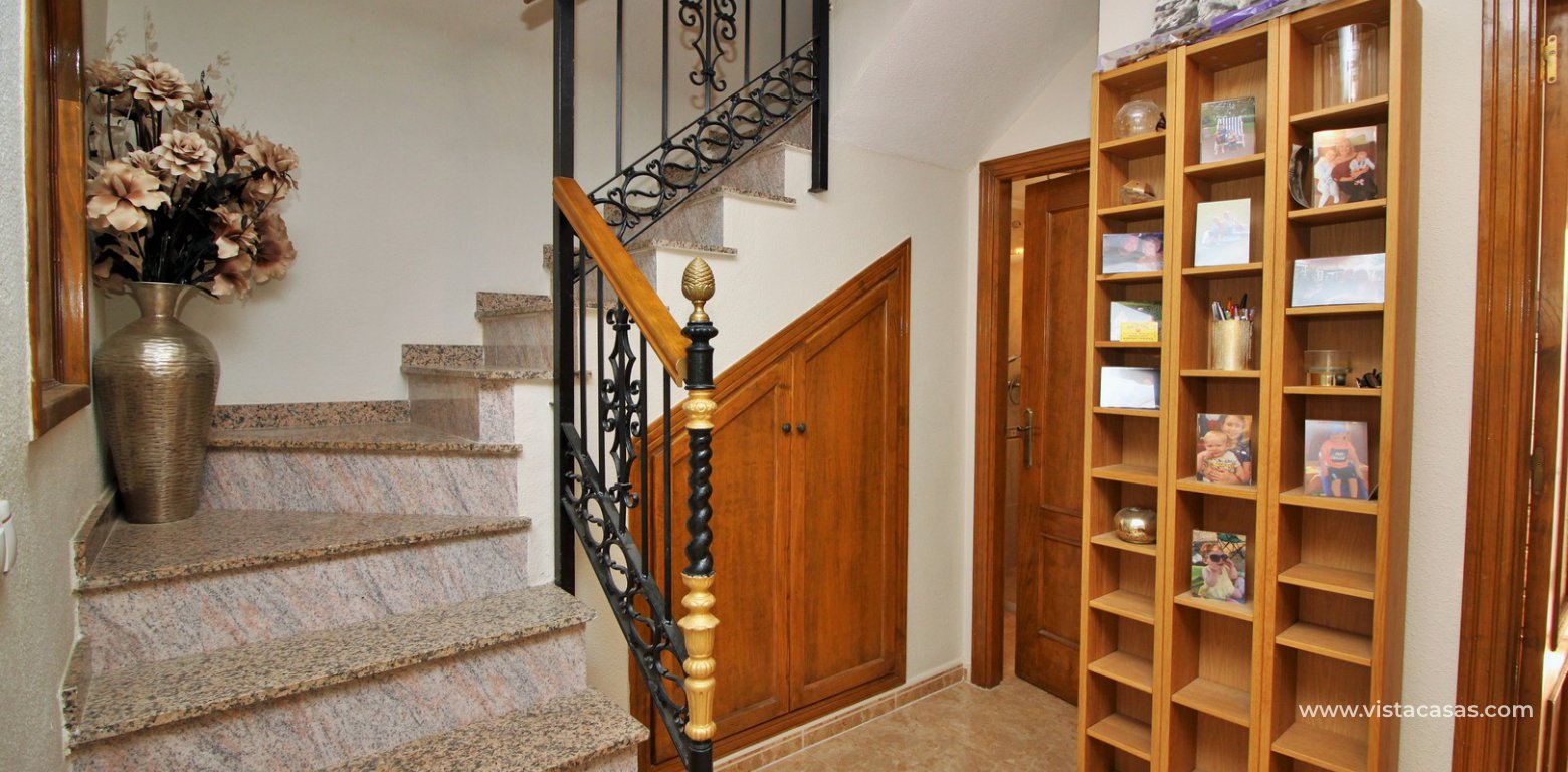 3 bedroom townhouse for sale Entregolf Villamartin staircase