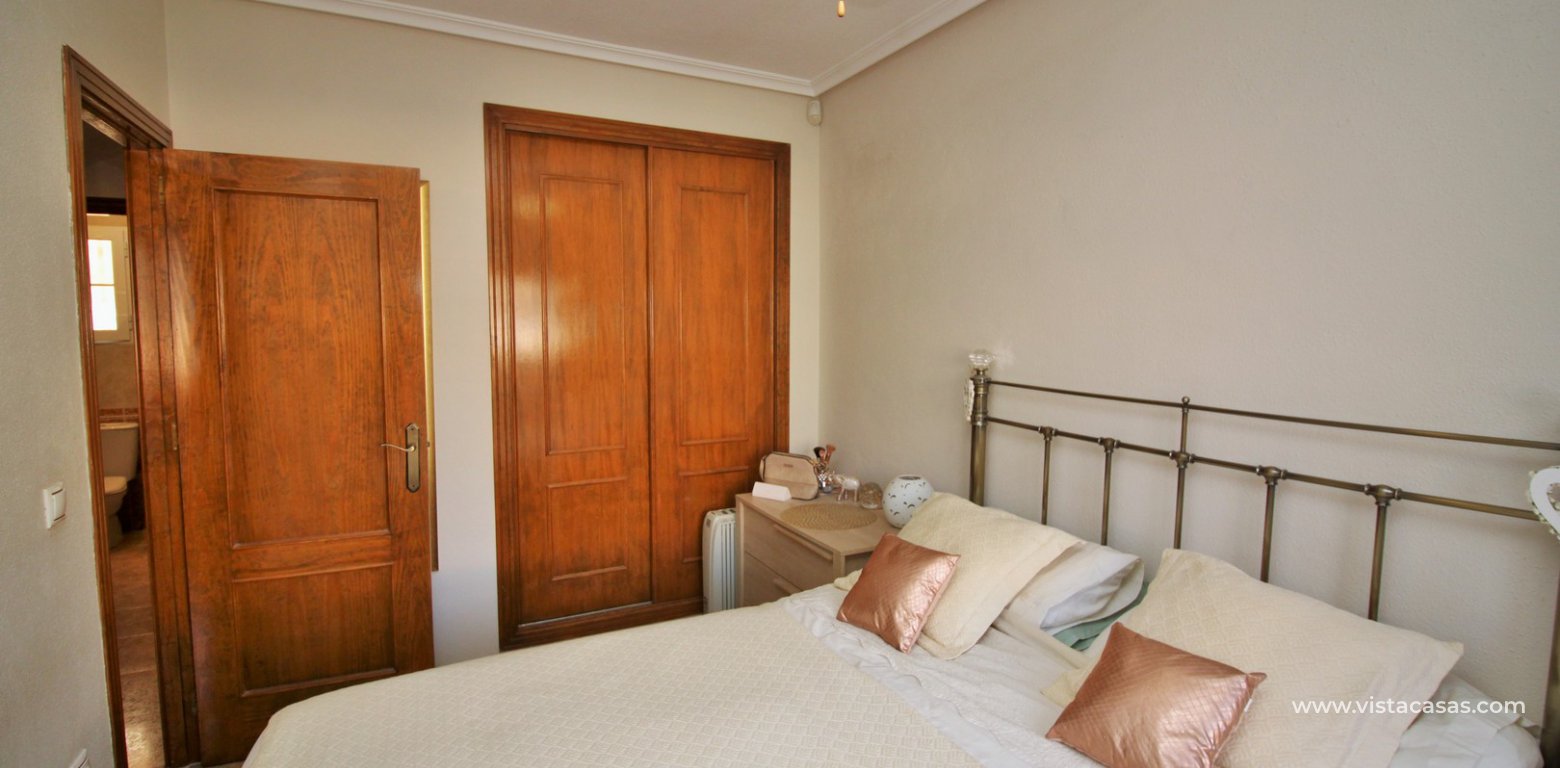 3 bedroom townhouse for sale Entregolf Villamartin master bedroom fitted wardrobes