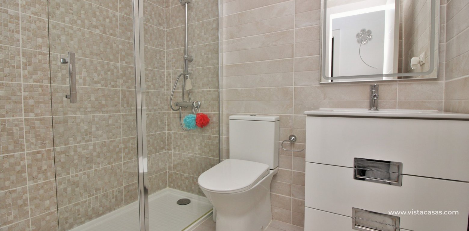 Apartment for sale in Lomas del Golf Villamartin bathroom
