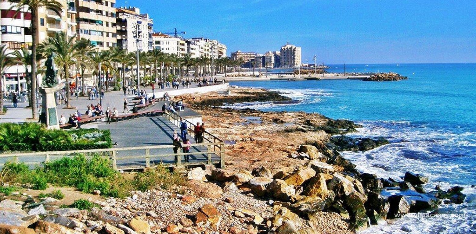 Resale - Villa - Torrevieja - La Siesta