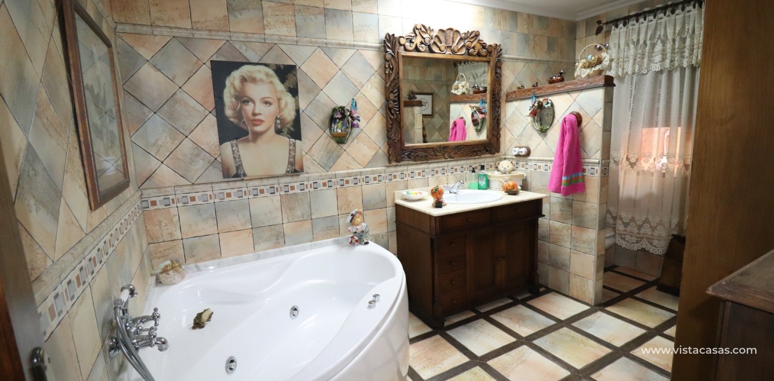 Sale - Villa - Daya Nueva