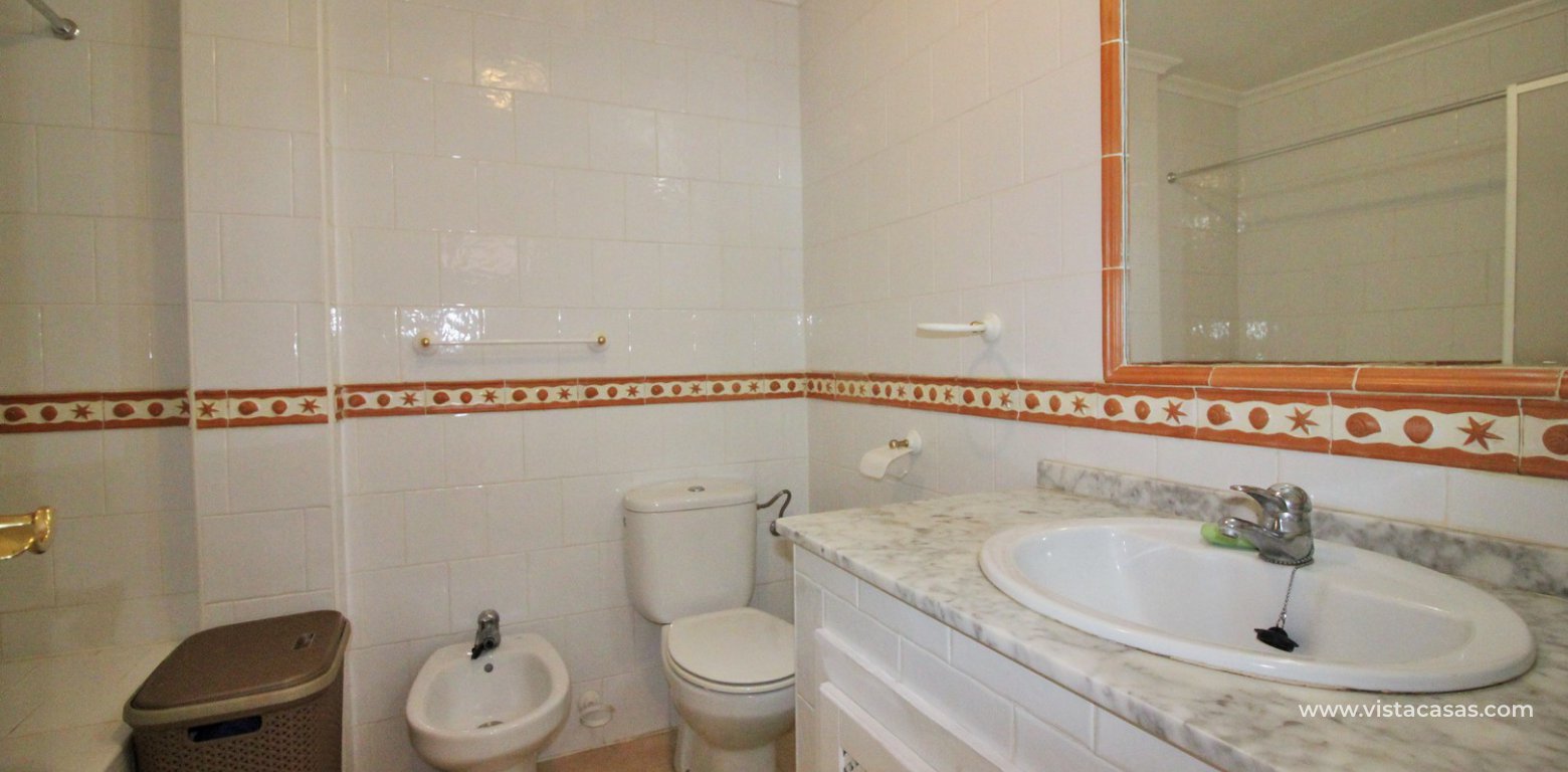 Property for sale in Villamartin bathroom
