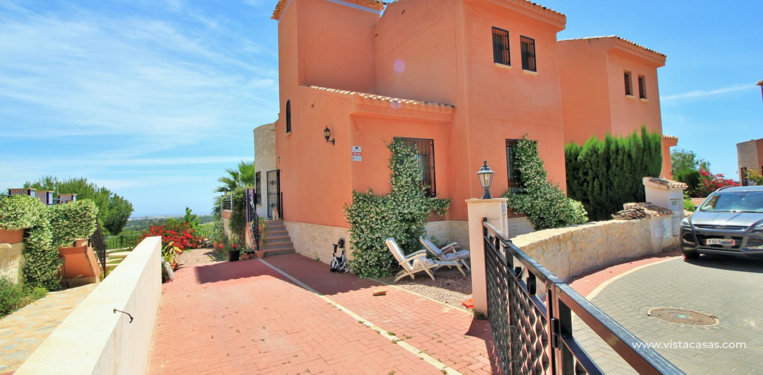 Property for sale in San Miguel de Salinas driveway