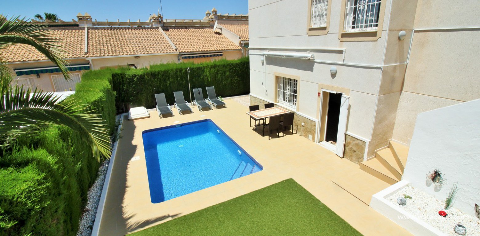 Property for sale in Blue Lagoon separate annex pool area