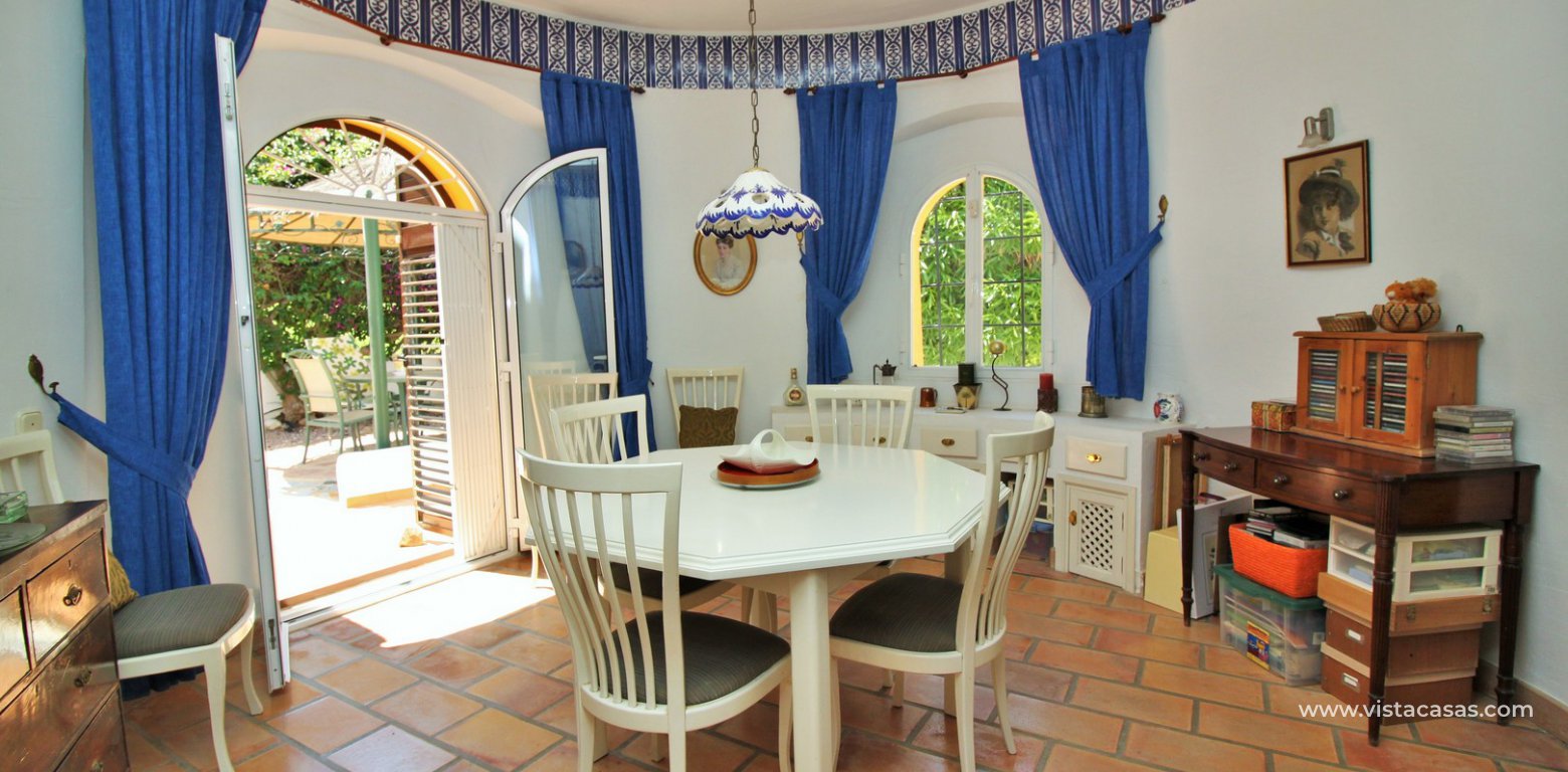 Property for sale in Villamartin dining area